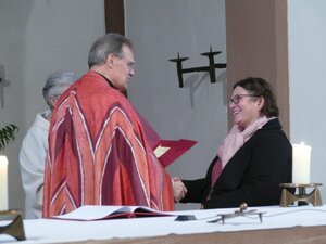Aussendungsfeier GDB - Bischöfliche Urkunde für Ch. Hieke